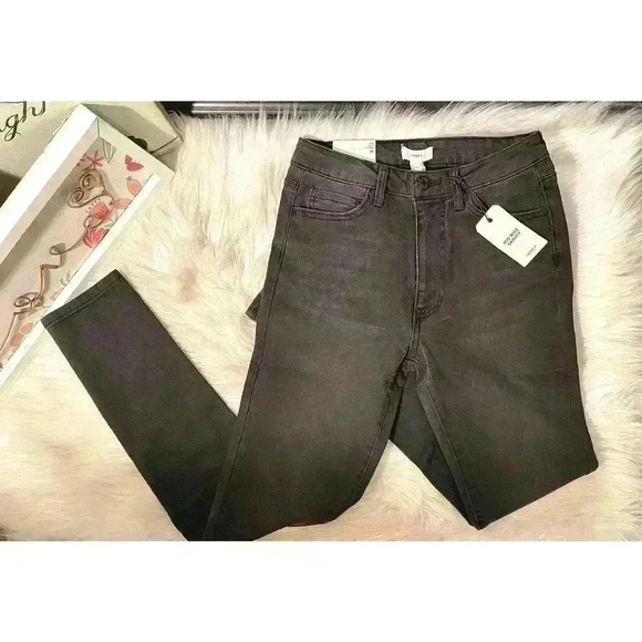 Forever 21 Mid Rise Skinny Jeans - Picture 8 of 8